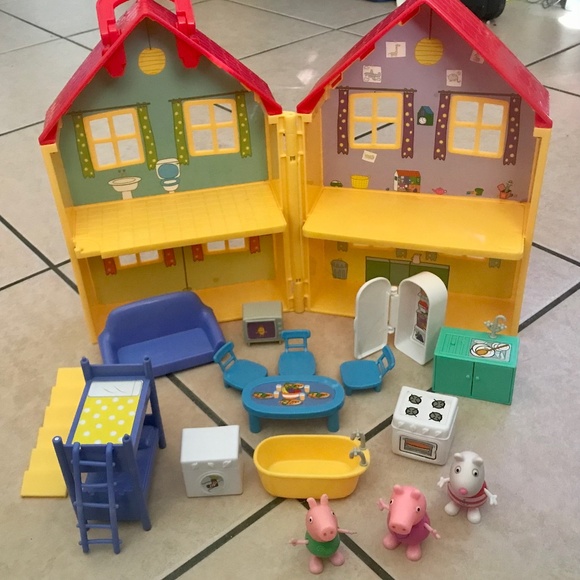 Peppa Pig’s Deluxe House Play Set with Peppa, Suzy, George, and Furniture - Picture 2 of 6